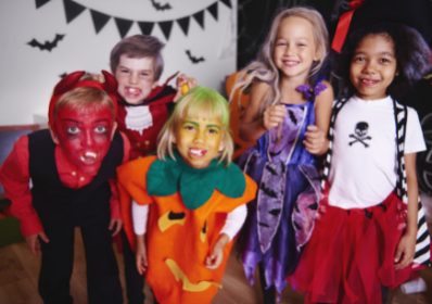 kids-posing-in-halloween-costume-5JXTFFY