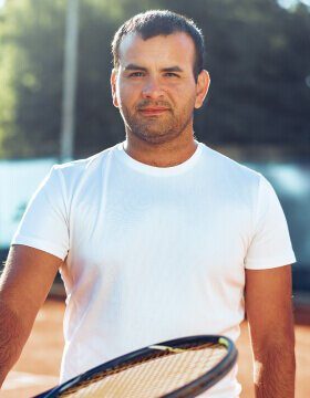 spoty-man-with-tennis-racket-standing-on-clay-cour-2021-09-03-16-10-48-utc